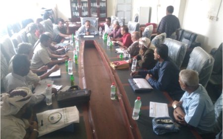 مكتب التربية أبين يعقد اجتماعاً ويقر جدول تنفيذ الاختبارات النهائية للفصل الأول من (9-27) ديسمبر 