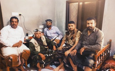 بن غازي وديان ووفد رفيع يطمئنون على صحة الإعلامي السنيدي ويناشدون الرئيس الزبيدي بسرعة علاجه