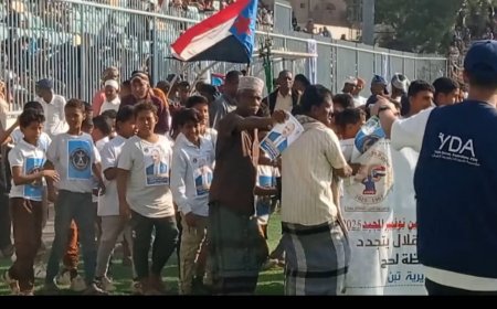 مشاركة فاعلة لطلاب المدارس في الكرنفال الجماهيري بعيد الاستقلال