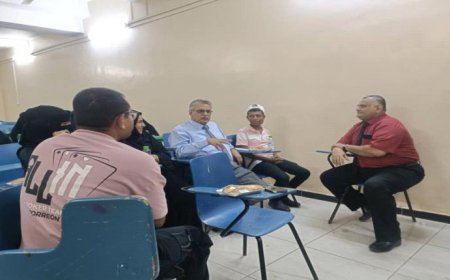 كلية الآداب بجامعة عدن تحتضن جلسة ثقافية لدعم الفنانين والمبدعين
