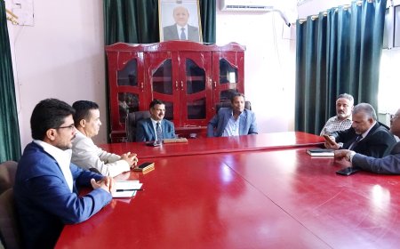 محافظ ابين يلتقي بفريق االتوجيه والرقابة   في الانتقالي لمناقشة الاوضاع العامة وتعزيز التعاون المشترك