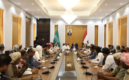 محافظ حضرموت يلتقي وفد أمنى وعسكري سعودي لمناقشة تطورات الأوضاع في المحافظة