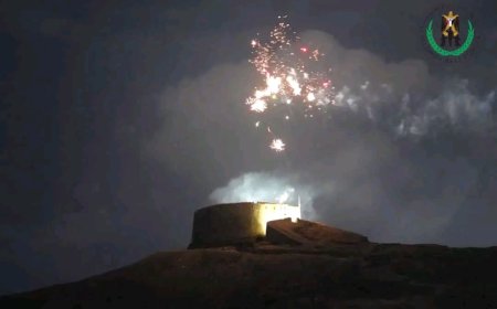 قوات الحزام الأمني تحتفل رسمياً بتحرير وادي حضرموت بإطلاق الألعاب النارية في سماء العاصمة عدن