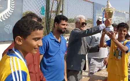 الصف التاسع بمدارس النهضة يحصد كأس دوري الذكرى الـ 58 للإستقلال الوطني بمدينة جعار