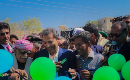 محافظ أبين يفتتح ملعب"الناصر عرفان" الدولي بحضور وزاري ورسمي واسع