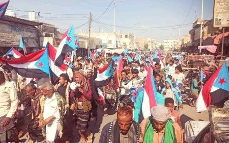 انتقالي أبين ينظم مسيرة جماهيرية بزنجبار احتفالاً بانتصارات القوات الجنوبية في حضرموت