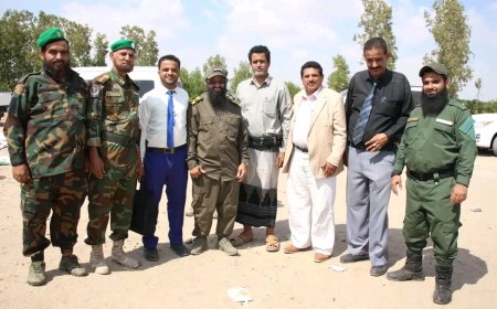 النيابة العامة تتلف 1762 قارورة خمر في عدن بالتعاون مع قوات الحزام الأمني