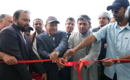 محافظ سقطرى يفتتح مركز سقطرى للصرافة ويؤكد دعم السلطة المحلية في البنية المصرفية