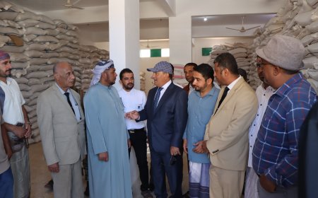 محافظ سقطرى ونائب وزير الصناعة يفتتحان “متجر مجموعة المطوع للتجارة” ويشيدان بدور القطاع الخاص في تعزيز الاقتصاد الوطني