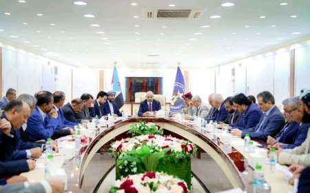 الرئيس الزُبيدي يرأس اجتماعًا مهمًا للقيادة التنفيذية العليا للمجلس الانتقالي الجنوبي