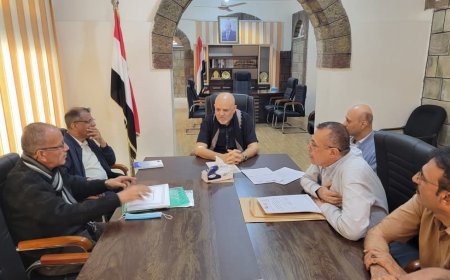 محافظ تعز يناقش إعداد الموازنة وخطط الانفاق والمشاريع للعام 2026م