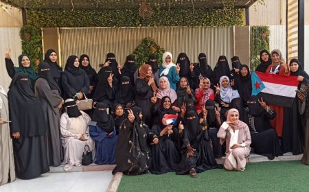 تجمع نسوي جنوبي يؤكد وحدة الصف تحت شعار “ساعة صفا” في عدن