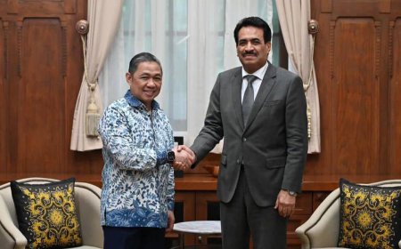 السفير بلفقيه يبحث مع نائب وزير الخارجية الاندونيسي تعزيز وتطوير التعاون الثنائي