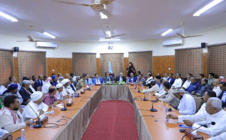 الوكيل العامري يؤكد على ضرورة تحلي الجميع بروح المسؤولية وسرعة إعادة تطبيع الحياة المدنية