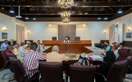 مدير صيرة يترأس اجتماعاً لمناقشة أداء المكاتب التنفيذية ويهنئ الشعب الجنوبي بالانتصارات الأخيرة