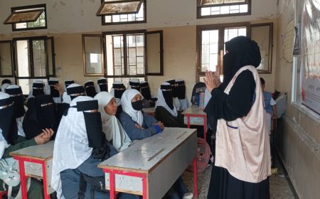 أبين.. محاضرة توعوية بمجمع بلقيس للبنات بسواحل حول العنف ضد المرأة