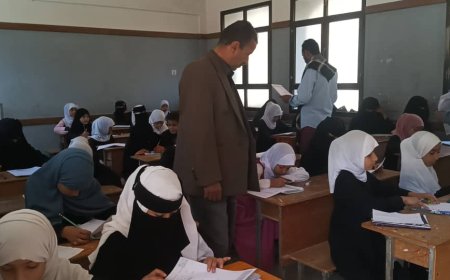 مستشار مدير عام تربية أبين "النوباني" يتفقد سير عملية الاختبارات بمدرسة "ذمثبة" ومجمع الفقيد السنيدي بسرار