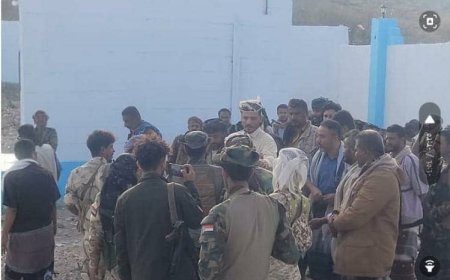 بحضور رئيس الهيئة التنفيذية بالمحافظة… رفع أعلام دولة الجنوب العربي على المرافق الحكومية في مديرية الوضيع