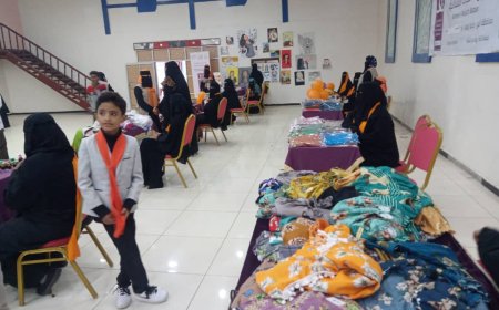 اتحاد نساء أبين ينظم فعالية ضد العنف، ويكرَّم عاملات النظافة، ويحتضن بازارًا للمنتجات. 