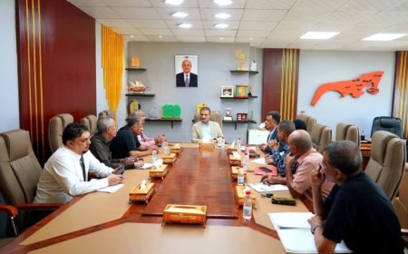 لملس يناقش مع قيادات المصافي ومنشأة الغاز إجراءات عاجلة لمعالجة الأزمة