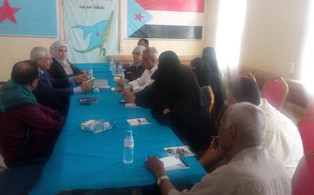 لقاء تشاوري بين الفريق الرئاسي للتوجيه والرقابة ومنظمة الحزب الاشتراكي بحضرموت