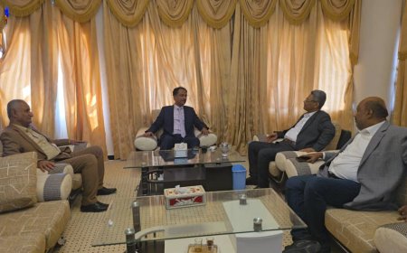 باعوم يلتقي مدير عام سيئون ومدير صندوق النظافة لبحث تعزيز الخدمات وتحسين المنظومة الميدانية