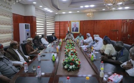 محافظ المهرة يلتقي ضباط المحافظة القدامى ضمن جهود تعزيز الأداء الأمني وتثبيت الاستقرار