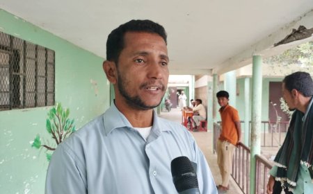 مدير ثانوية جعار يدشن امتحانات للفصل الدراسي الاول لطلاب الثانوية