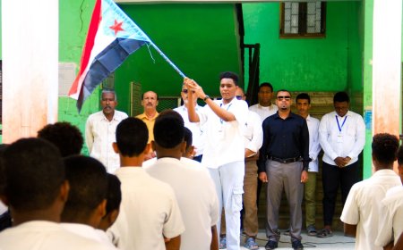 انتقالي حضرموت يدشّن رفع علم دولة الجنوب العربي وترديد النشيد الوطني في مدارس وثانويات المكلا