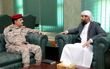 المحرّمي يطّلع على جاهزية القوات المسلحة ويشدد على التنسيق لمواجهة التحديات الحوثية