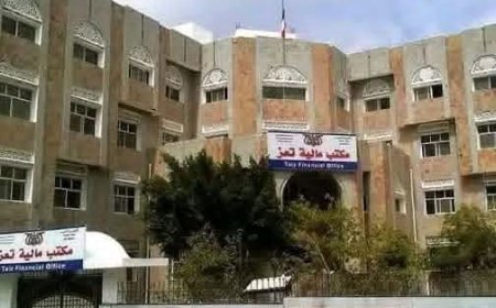 تعز.إغلاق ثلاثة مكاتب تنفيذية فيها.