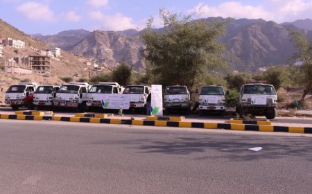 مؤسسة أفق تدشن مشروع سقيا الماء للنازحين والأسر على خطوط النار في تعز