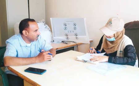 نائب مدير مكتب التربية والتعليم يلتقي بضابط مشروع منظمة صُنّاع النهضة