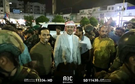 عاجل.. الرئيس القائد عيدروس الزُبيدي يزور ساحة الاعتصام ويؤكد دعمه لمطالب الجماهير باستعادة دولة الجنوب العربي