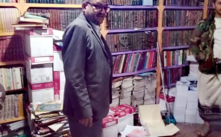 تعز.قاض ينقذ مكتبة عامة وكتب نادرة من محرقة محققة فيها.