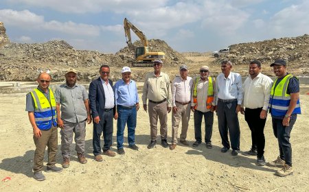 وكيل وزارة الزراعة والري يطّلع على مستوى الإنجاز في مشروع سد حسّان الإستراتيجي بأبين