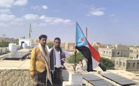 انتقالي أحور يرفع علم الجنوب على عدد من المرافق الحكومية بالمديرية