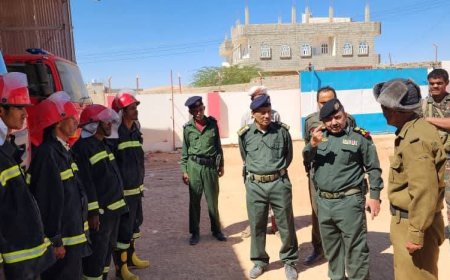 مدير عام شرطة شبوة يتفقد إدارة فرع مصلحة الدفاع المدني ويشدد على أهمية الاستجابة السريعة لبلاغات المواطنين