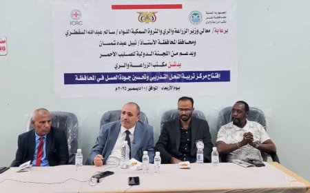 وكيل أول محافظة تعز يفتتح مركز تربية النحل وتحسين جودة العسل في المحافظة