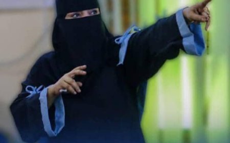 جامعة حضرموت تكلِّف الدكتورة إيمان اللحمدي رئيسا لقسم الاجتماع والخدمة الاجتماعية بكلية الآداب والعلوم الإنسانية