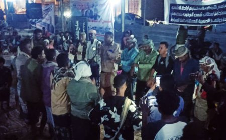 أمسية فنية لرقصة الدحيف تُنير مخيم الاعتصام بزنجبار