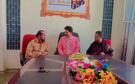 لقاء في مكتب إعلام أبين لتعزيز الشراكة بين وسائل الإعلام ومركز أبحاث الكود والسلطة المحلية في خنفر