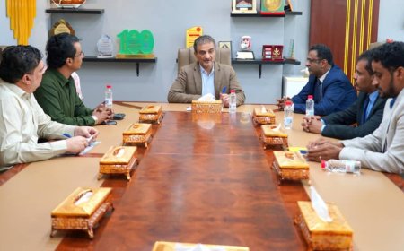 محافظ عدن يلتقي مكتب الثقافة ولجنة تحكيم مسابقة "شاعر البندر"