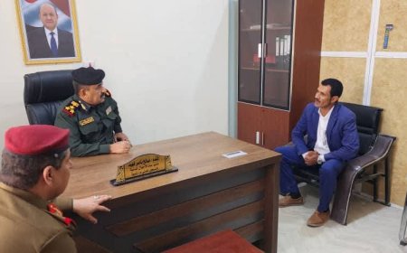 مدير عام شرطة شبوة يتفقد مصلحتي الهجرة والجوازات والأحوال المدنية ويؤكد على أهمية الانضباط وسرعة إنجاز معاملات المواطنين