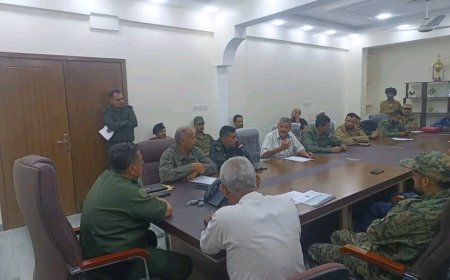 لجنة الإشراف العام على البرنامج الأمني المكثف تعقد اجتماعًا لتقييم الأداء وتعزيز الرقابة في أقسام الشرطة بعدن