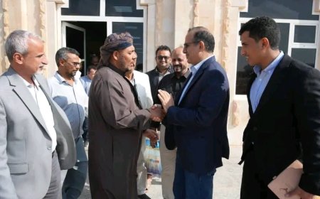 محافظ سقطرى يودّع وزير الصحة بعد اختتام زيارته التفقدية للأرخبيل