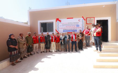 برعاية محافظ شبوة الهلال الأحمر اليمني يفتتح مشروع بناء فصول دراسية في مدرسة شرشور بمديرية حبان