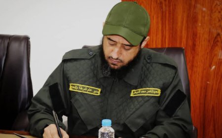 مدير أمن لحج يعزي الدكتور أمين الربيعي بوفاة والدته