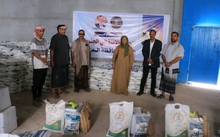 برعاية الرئيس الزُبيدي… انتقالي المهرة يدشّن توزيع السلال الغذائية للأسر الأشد احتياجاً