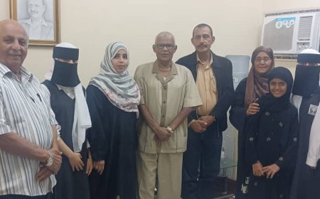 الموسيقار احمد بن غودل يزور مدرسة الراشد الاهلية بمديرية صيرة 
